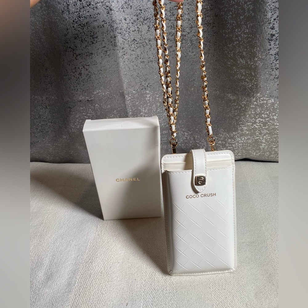 CHANEL White Crossbody - Picture 6 of 10